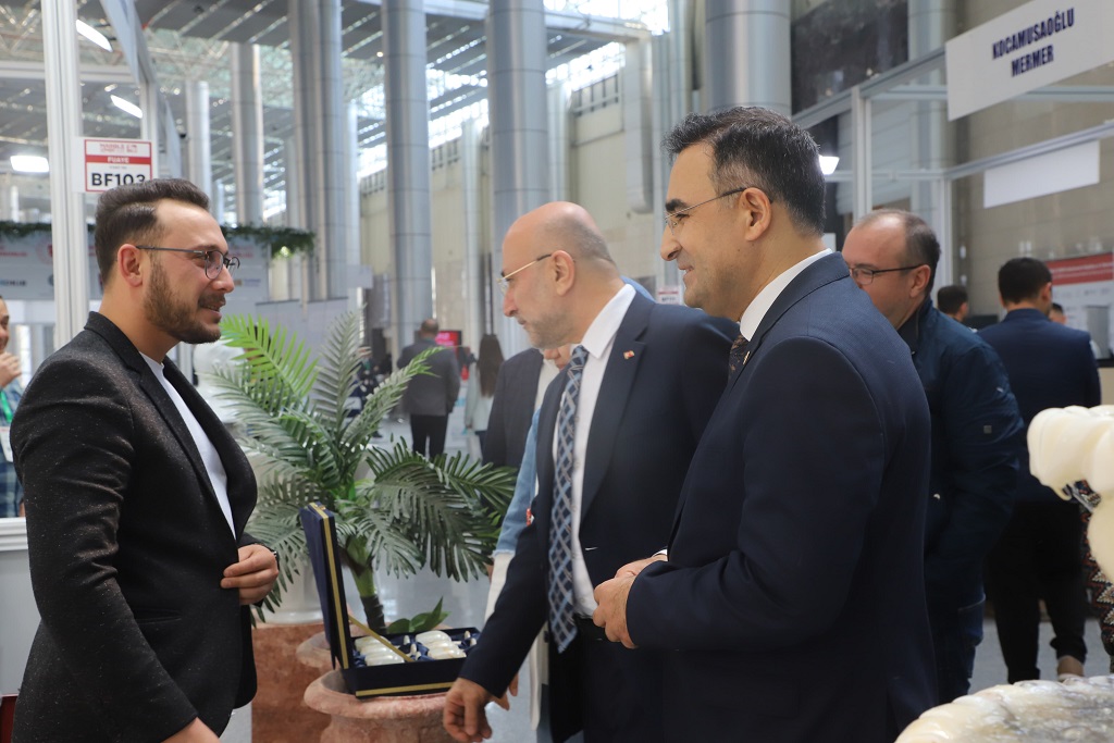 2506B85F 3F79 4D80 B370 D1Ea5D8E8649