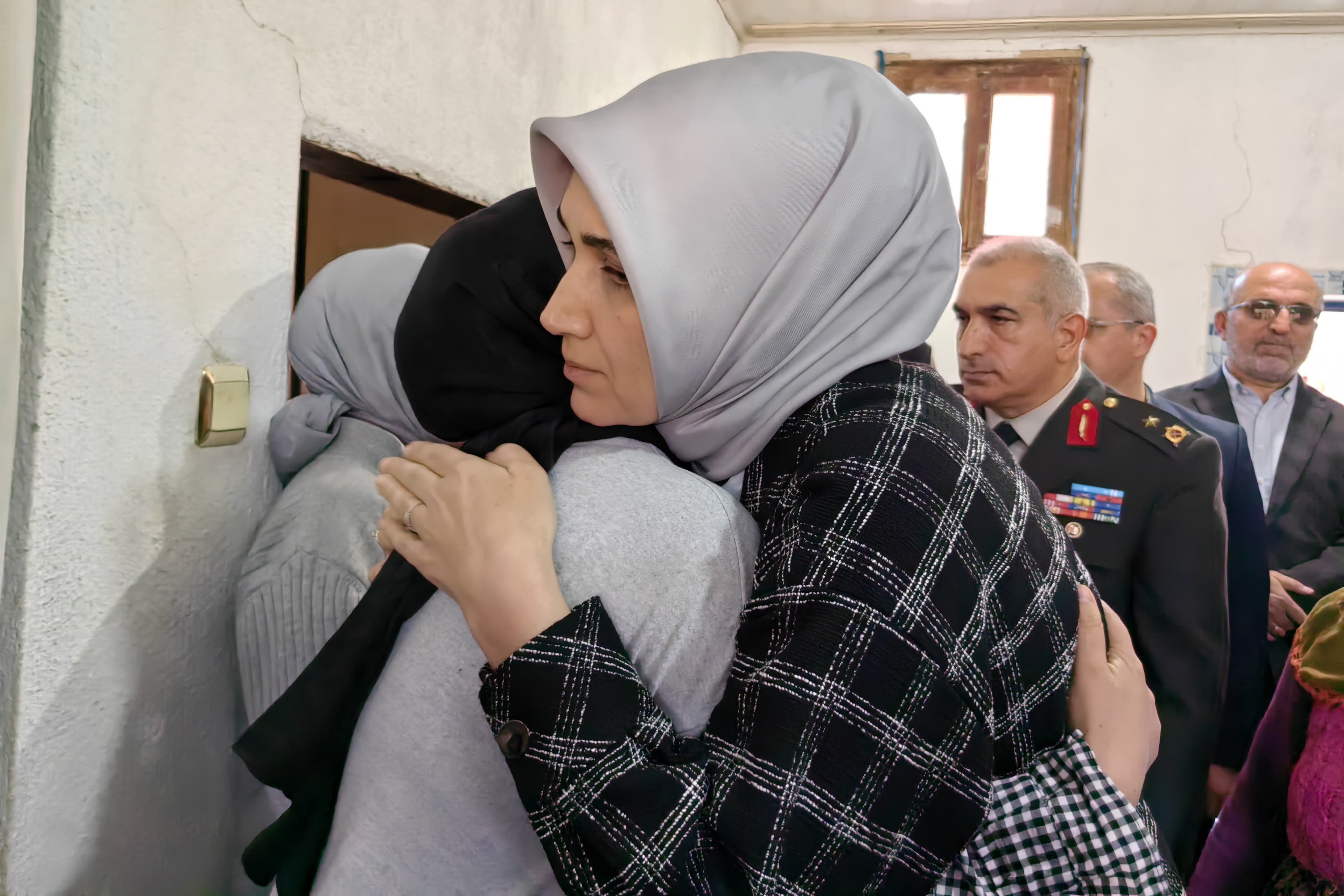 Gq I L C6H Ww A Aq8 X5