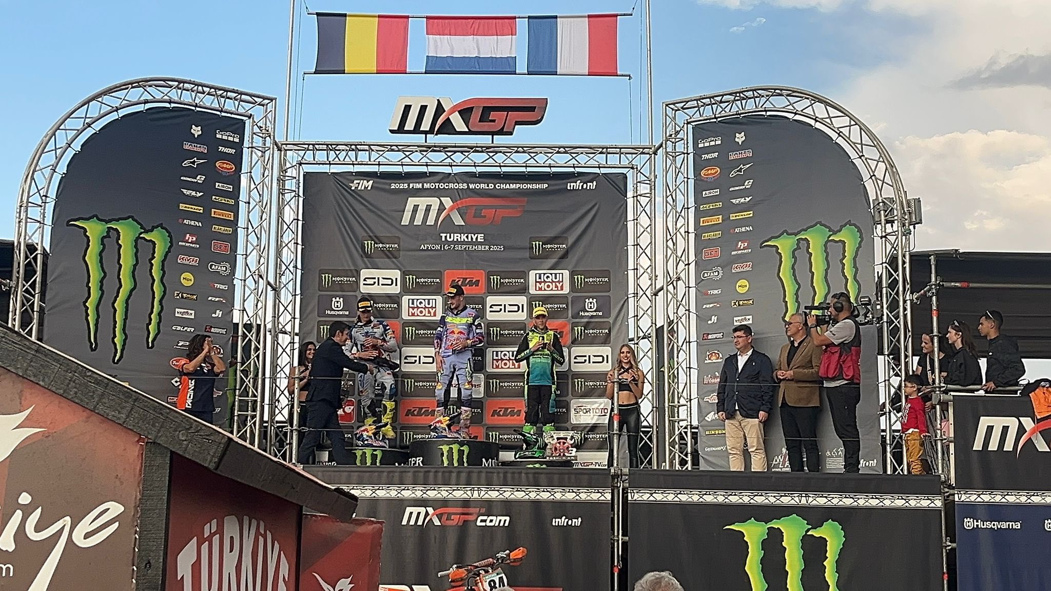 G0 R V K G E W4 A Aw3 R Q