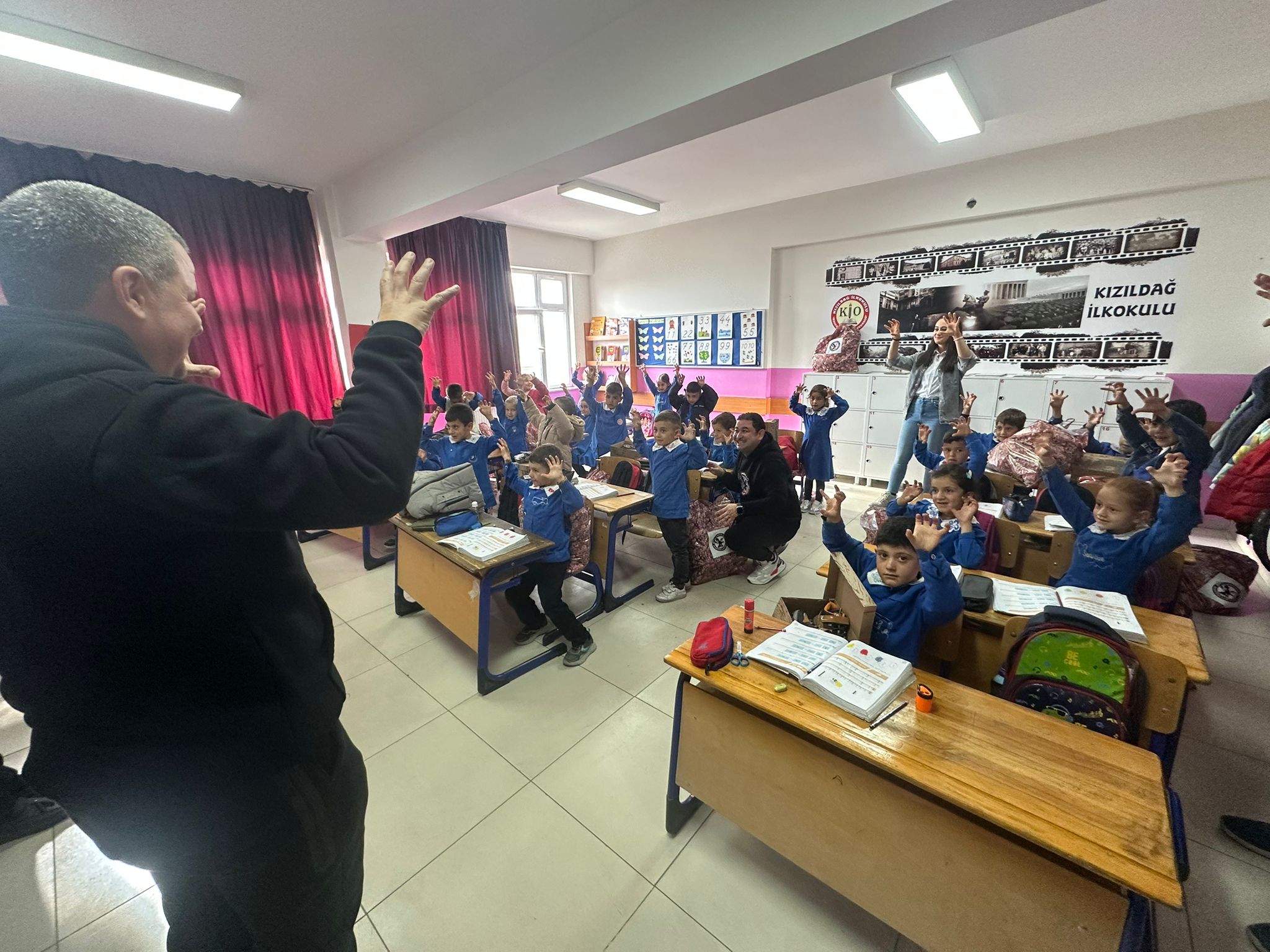 Dd7D2800 0189 4C66 B279 E3F8E84D3D5F