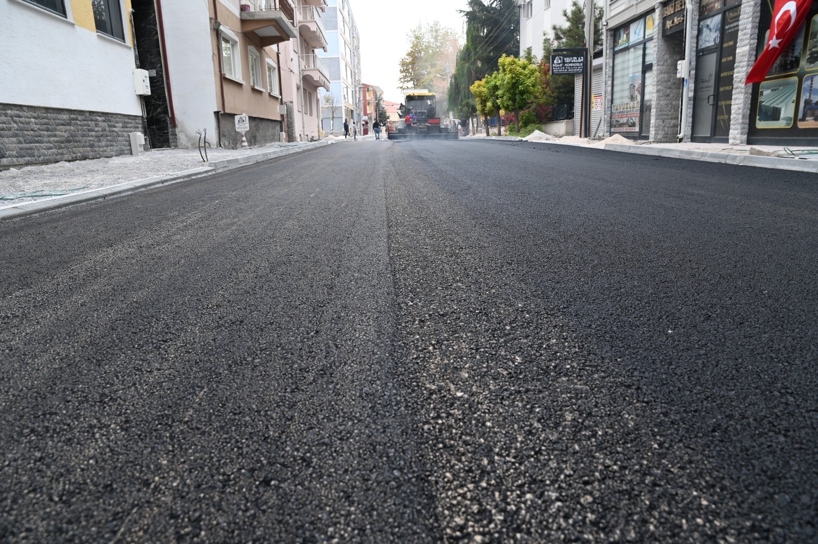 Thumbnail Emirdağ’da Sıcak Asfalt Çalışmaları Tamamlandı (2)