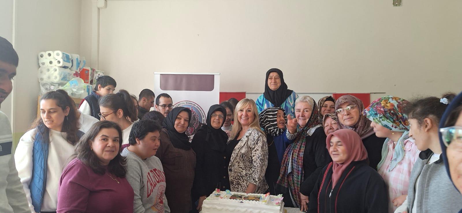 7Fa60F90 2213 40Cc Ad98 2852F6B6A8E8