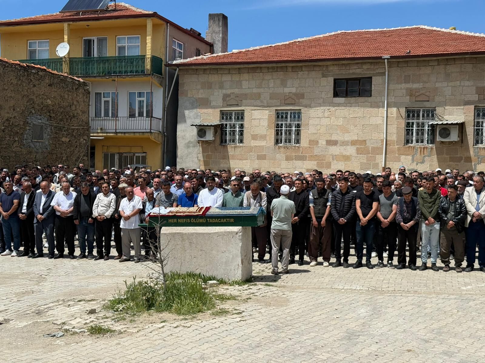 Ülkü camiya cenazede bir araya geldi...