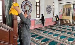 Dinar'da Ramazan Bayramı Öncesi Camilerimizde Temizlik Yapıldı