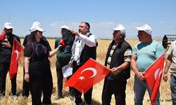 İYİ Parti İl Başkanı haftalık basın toplantısını Çobanlar ilçesinde harman yerinde yaptı.