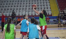 Afyonkarahisar"da genç yeteneklerin basketbol şöleni