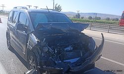 Hafif ticari araç tıra çarptı, 6 kişi yaralandı