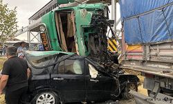 Meydana gelen zincirleme trafik kazasında 2 kişi öldü, 12 kişi yaralandı