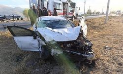 Afyonkarahisar'da iki otomobilin çarpıştığı kazada 5 kişi yaralandı