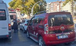 Duraklar araç parkı haline geldi: Minibüsçülerde yolcularda dertli