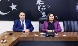 BAŞKAN BURCU KÖKSAL"A DESTEK ZİYARETİ: "ONURLU DURUŞUNUZLA GURUR DUYUYORUZ"