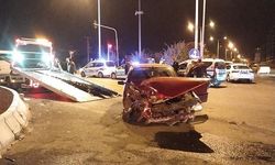 KIRMIZI IŞIKTA GEÇEN KAMYON KAZAYA SEBEB OLDU.!