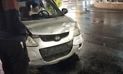 "Kontrolsüz Girilen Kavşakta Afyonkarahisar'da Gece Kazası: Maliye Kavşağı'nda Ticari Taksiyle Çarpışma!"