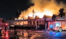 Son Dakika: Afyonkarahisar'da Ciğerci Ahmet Alevlere Teslim - Yakınlardaki Benzin İstasyonuna Sıçrama Tehlikesi!