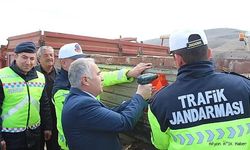 KAYMAKAM DURU OKUL SERVİSLERİ DENETİMİNE KATILDI.