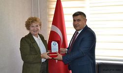 Emniyet Müdürü Ay"dan Gün FM"e Plaket