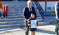 KAYMAKAM DURU ÖĞRENCİLERİMİZE KARNELERİNİ DAĞITTI