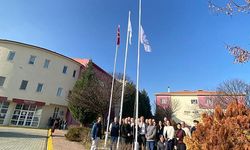 Turizm Fakültesinde 20. Yıl Flaması Göndere Çekildi