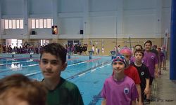 7-8 Yaş Kulüpler Yüzme Müsabakalarına Yoğun Katılım 