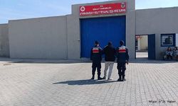 Jandarma Uyuşturucu Kaçakçısını Kaplıcalar Bölgesinde Yakaladı.!