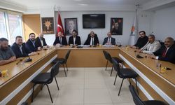 AK Parti'de İlçe Başkanlarıyla Strateji Toplantısı