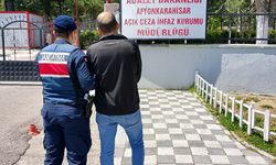 Afyonkarahisar'da Jandarma Operasyonu: 3 Yıllık Cezası Bulunan Şahıs Yakalandı.!