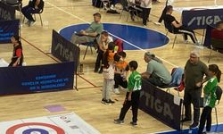 Eskişehir'de Floor Curling Heyecanı: Maver Kemal Arsoy Ortaokulu Türkiye Finallerine Yükseldi!