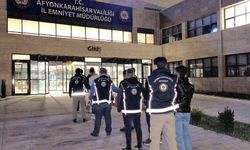 Afyonkarahisar'da Göçmen Kaçakçılığı Operasyonu: 6 Yabancı Yakalandı, 2 Şüpheli Gözaltına Alındı