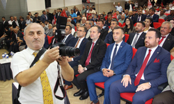 Yeniden Refah Partisi İl Kongresi'nde Gergin Anlar! Fotoğrafçı Tartışması Yerel Basını Kızdırdı