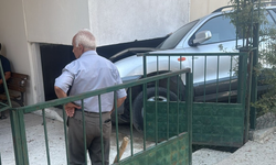 Dinar'da Otomobil Bahçeye Daldı, Mahalleli İsyan Etti