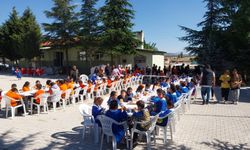 İhsaniye'de Öğrencileri Sevindiren Etkinlik: Öğretmenlerden Sucuk Ekmek İkramı