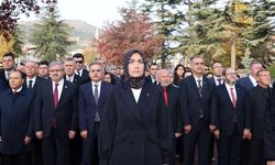 10 Kasım Atatürk’ü Anma Günü Dolayısıyla Atatürk Anıtı’na Çelenkler Sunuldu