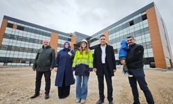 Diş hastanesinin ışıkları yanıyor, ekipler çalışıyor