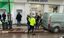 Banka Araçları Yaya Kaldırımlarını Mesken Tuttu: "Çifte Standart" Tepkisi.!