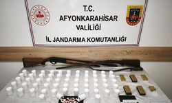 Afyonkarahisar'da Büyük Operasyon: 3 Bin 300'den Fazla Sentetik Hap Ele Geçirildi