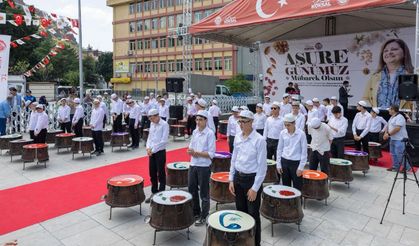40 HATİMLİ ŞİFALI AŞURE DAĞITIMI COŞKUYLA GERÇEKLEŞTİ