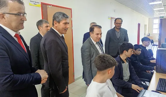KAYMAKAM DURU DİNAR ANADOLU İMAM HATİP LİSESİNİ ZİYARET ETTİ