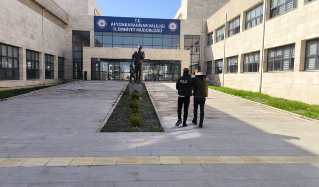 Polis Operasyonuyla FETÖ'nün "Askeri Mahrem" Üyesi Tutuklandı.!