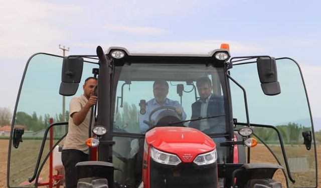 Afyonkarahisar Milletvekili Özkaya, Çiftçilerle Tarlada Buluştu