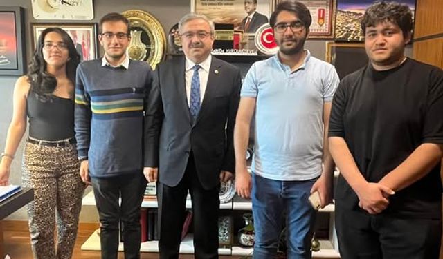 TBMM'de Öğrencilerle Buluşan Milletvekili Yurdunuseven, Meclis'i Gezdirip Bilgilendirdi