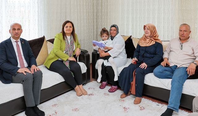 Şehidimiz Özen'in Ailesine Belediye Başkanı Köksal'dan Vefa Ziyareti