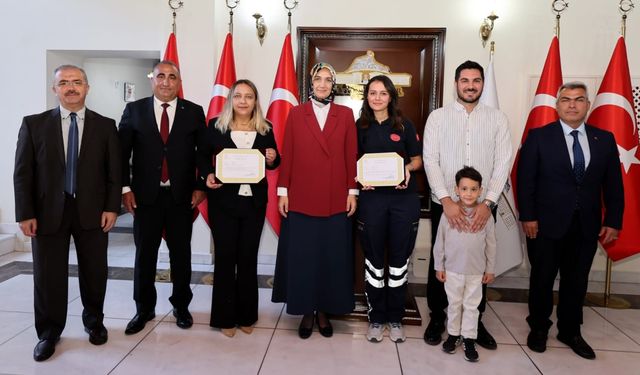 Vali Yiğitbaşı’ndan Örnek Personele Başarı Belgesi