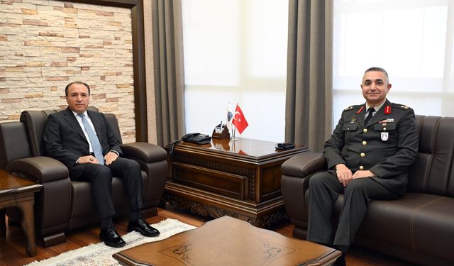 Tuğgeneral Dr. Yalçın Tecimer, AKÜ Rektörü Prof. Dr. Mehmet Karakaş'ı Ziyaret Etti