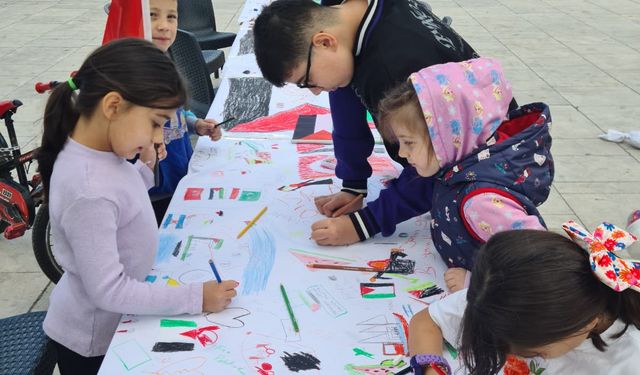 “Gazze İçin Çiz” projesi hayata geçirildi.