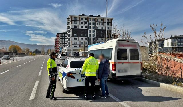 Afyonkarahisar'da Kaldırımda Seyir Halindeki Minibüse Ağır Ceza.!