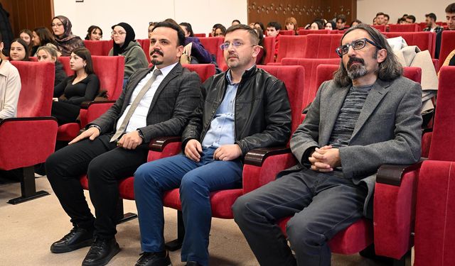 Doç. Dr. Özdinç, Yapay Zeka Çağında Üniversite Öğrencisi Olmayı Anlattı