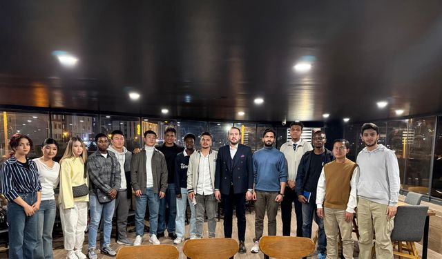 AK PARTİ GENÇLİK KOLLARI, DÜNYANIN DÖRT BİR YANINDAN GELEN ÖĞRENCİLERİ AĞIRLADI