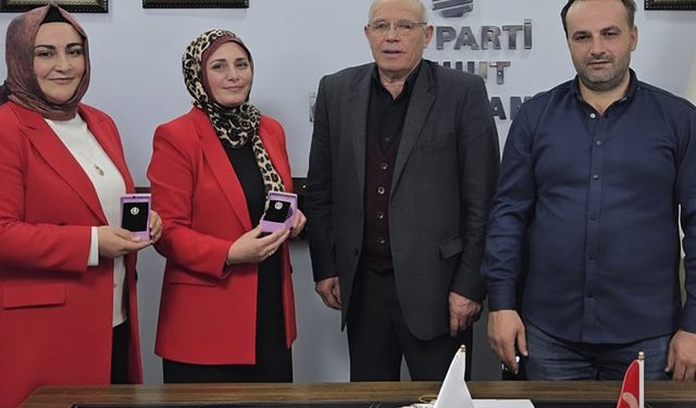 AK PARTİ ŞUHUT’TA ÜYE ÇALIŞMALARINA GÜMÜŞ ROZETLİ MOTİVASYON