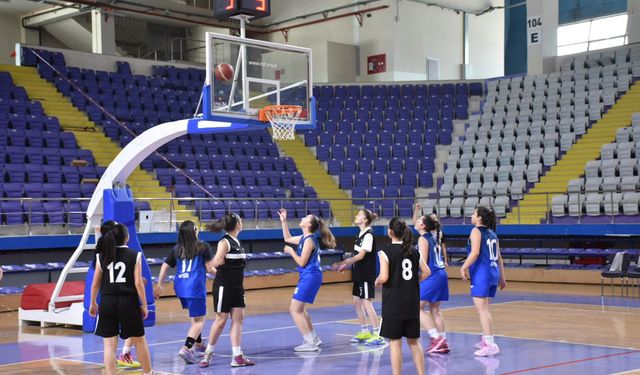 Okul Sporları Voleybol Yıldız Erkekler ve Basketbol Genç Kızlar Müsabakaları Sona Erdi