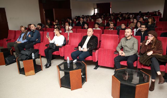 “Felsefeye Yeni Bir Başlangıç Yapmak” Konulu Konferans Gerçekleştirildi